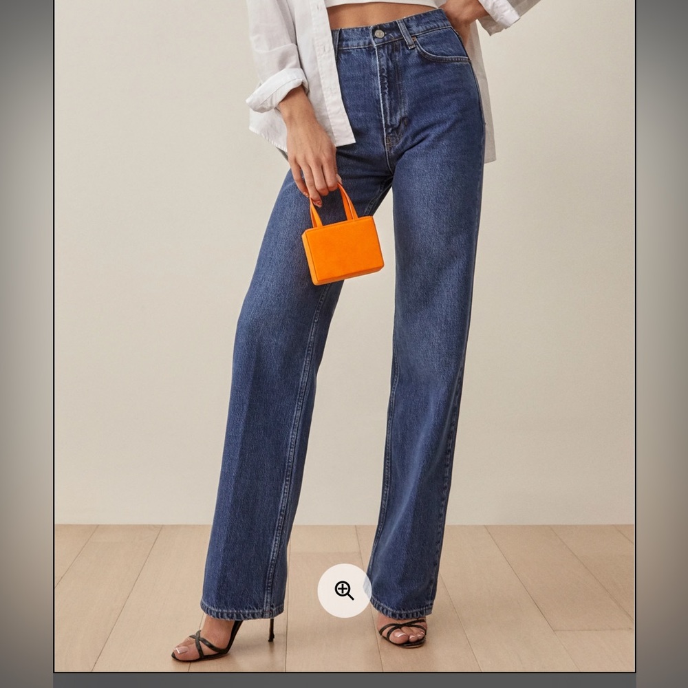 Wilder high rise wide leg jeans in colorway Louise by reformation. Size 29